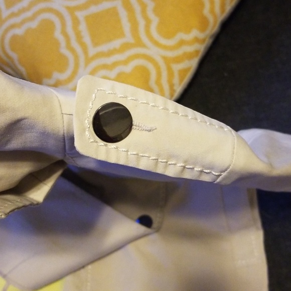 SOLD Tan trench coat - Picture 7 of 7